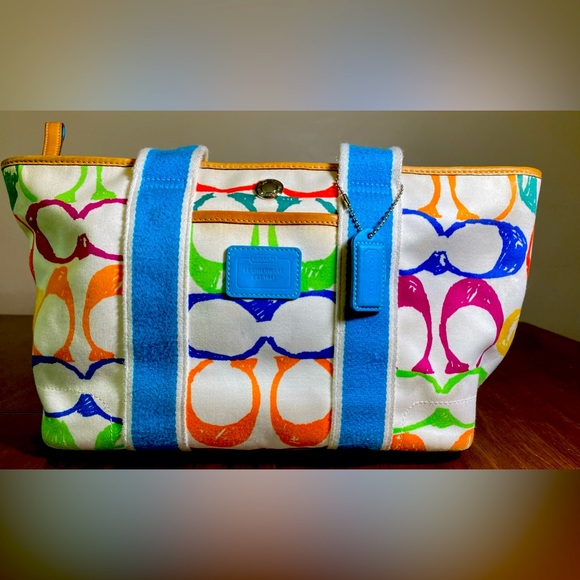 Coach Handbags - Coach purse. Used and in good condition. No MO-4M-5660 see photos